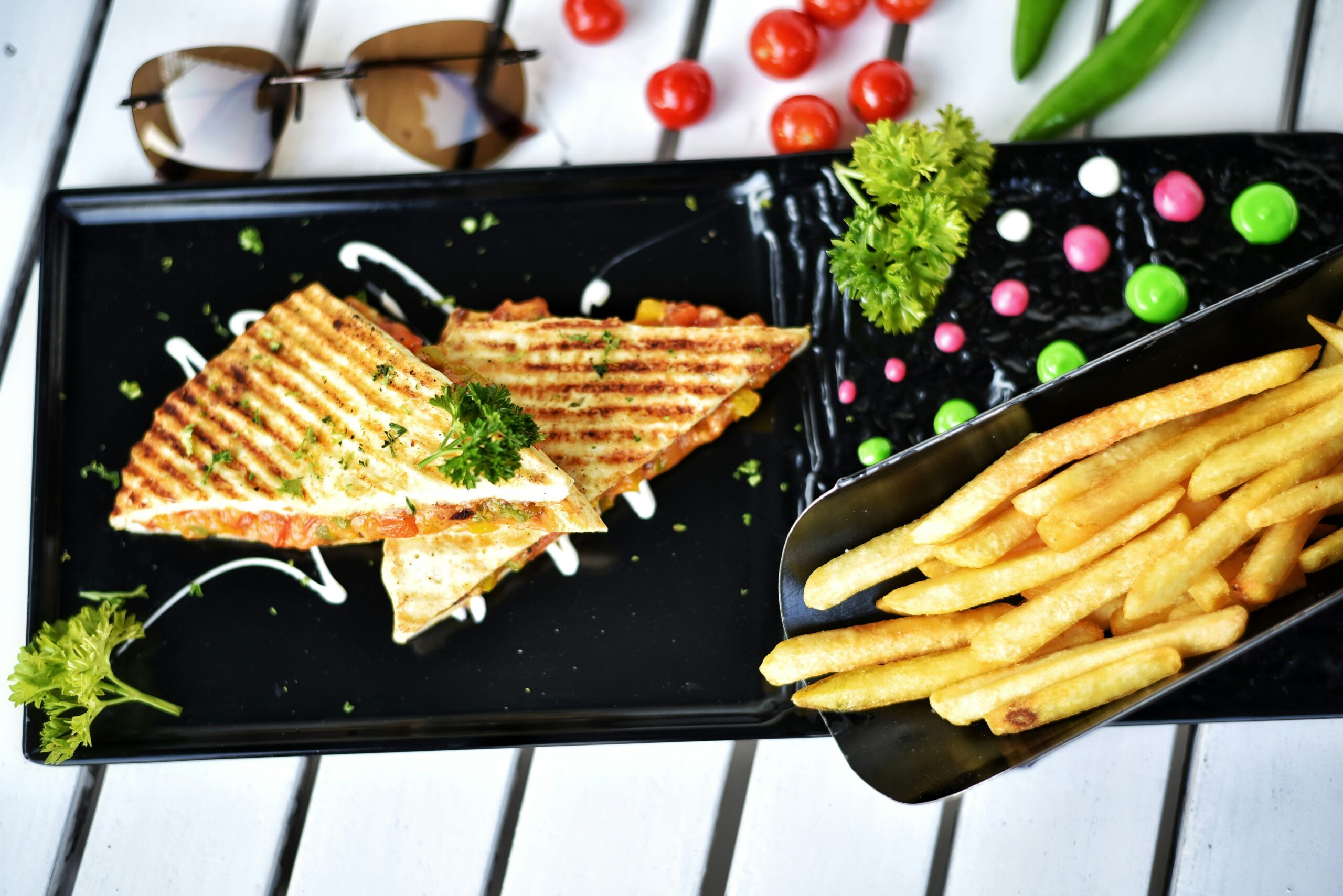 Grilled sandwich with garnish